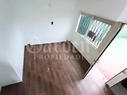PH de 3 ambientes con patio. Dormitorio. Balcon. Entrepiso. SIN EXPENSAS. Posesion inmediata