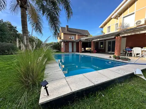 Casa en Venta con 1 cochera