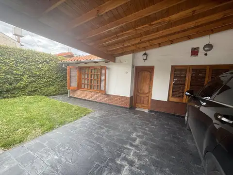 VENTA CASA 8 AMBIENTES EN LANUS FINANCIA