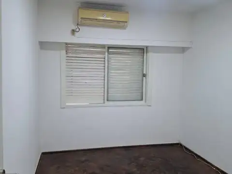 27 De Febrero 2200, Piso 1