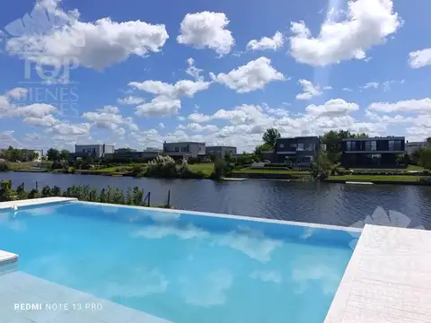 Casa en Venta con 6 cocheras