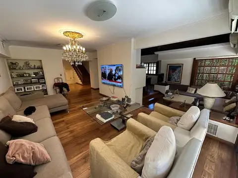 Casa 5 ambientes con 3 baños