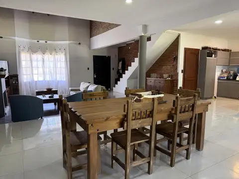 Casa 6 ambientes con 3 baños