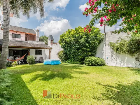 Venta casa 4 ambientes con patio y cochera en Villa Libertad