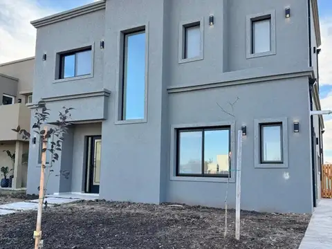 Casa  en Venta en Santa Lucia, Pilar del Este, Pilar