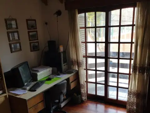 Excelente Chalet 4 ambientes , fondo y pileta en Barrio Parque de Villa Martelli