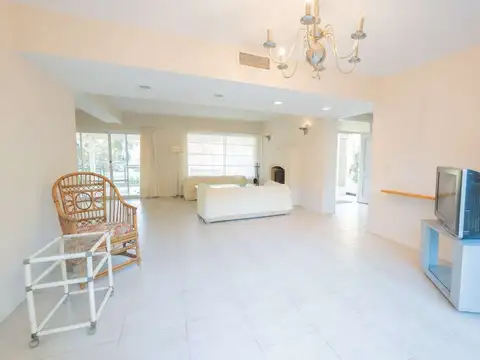 Casa 5 ambientes con 3 baños