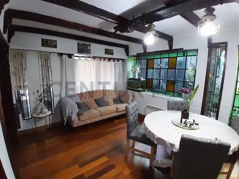 Casa 6 ambientes con 2 baños