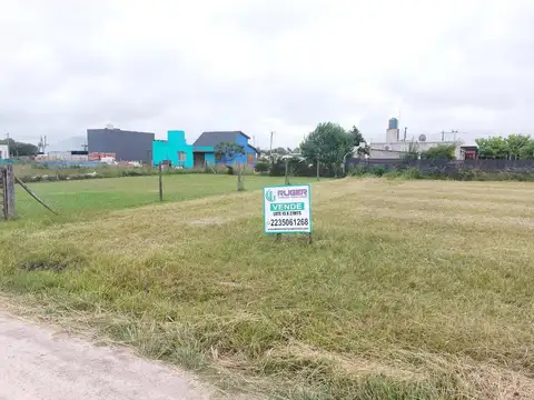 VENTA LOTE EN CAMET NORTE 15x27