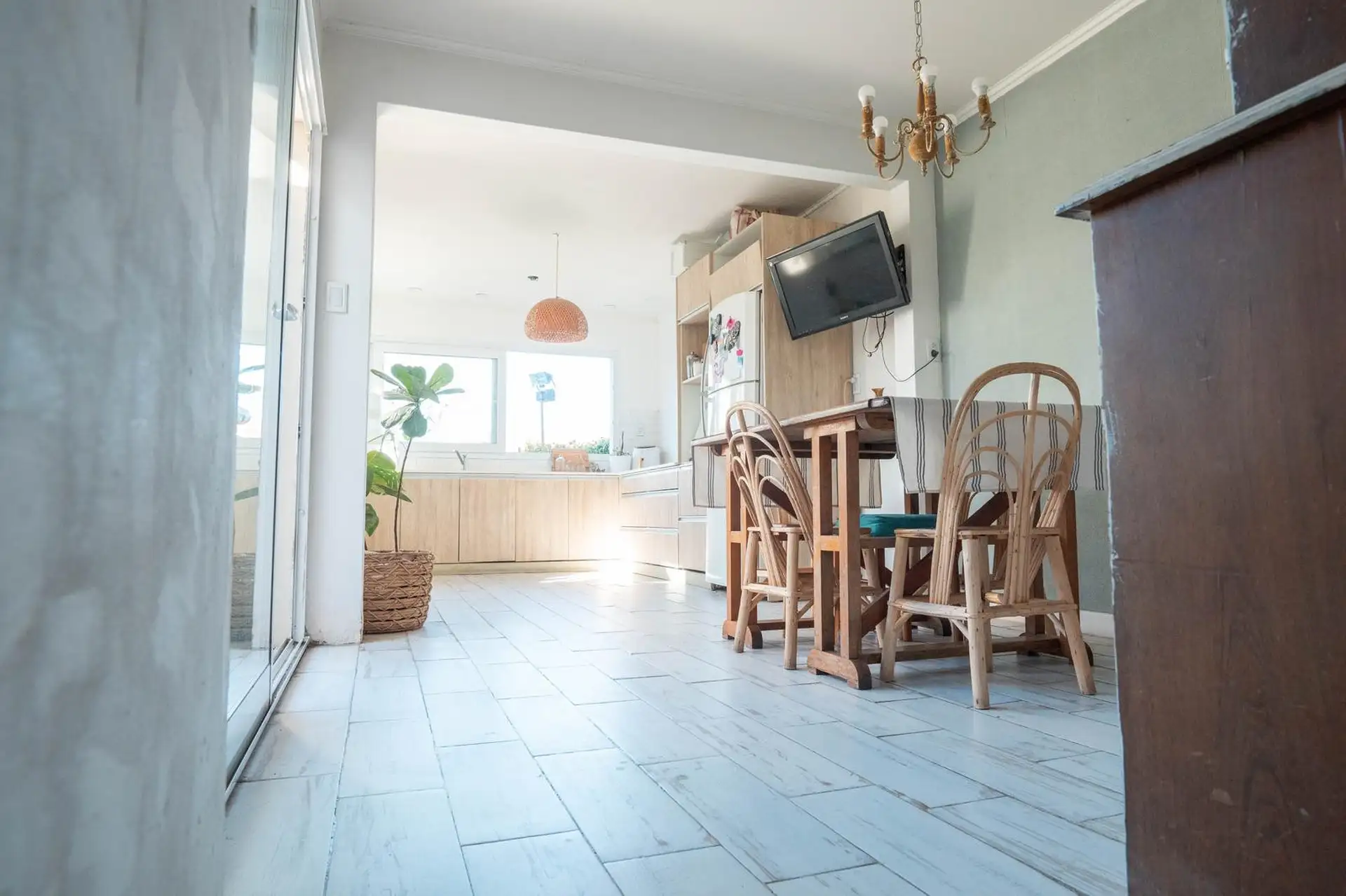 Casa 3 dorm, 110m² con pileta y patio — Semicéntrico