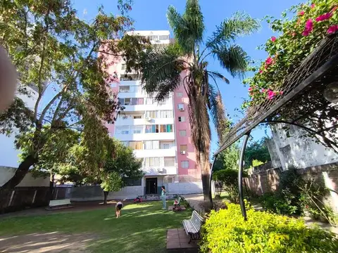 Amplio depto. de 3 dormitorios a pasos del centro 