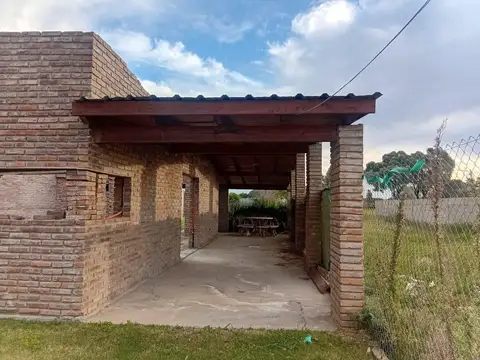 EN VENTA - CASA A TERMINAR CON QUINCHO Y PILETA - ARROYO SECO