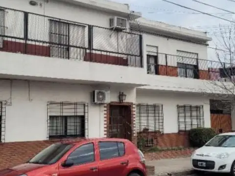 OPORTUNIDAD AMPLIO DEPTO DE 3 AMBIENTES, SE ESCUCHAN OFERTAS