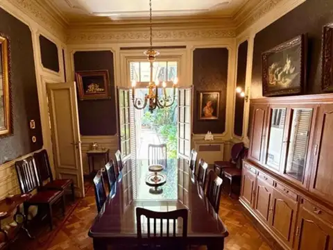 PETIT HOTEL de 8 ambientes en dos plantas estilo europeo