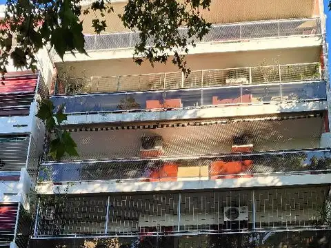 Hermoso 3 ambientes, Living en L, balcón terrraza y cochera