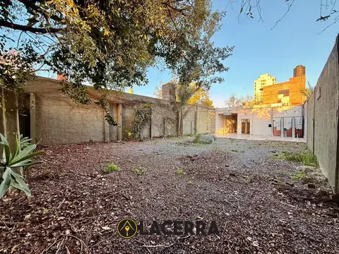 Oportunidad! Local sobre lote de 10x30 en el centro de Villa Ballester
