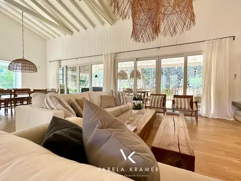 Casa 6 ambientes con 5 baños