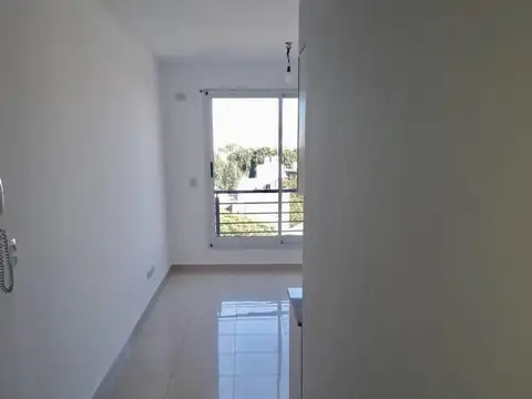 MONOAMBIENTE c/fte, balcón. Apto Profesional
