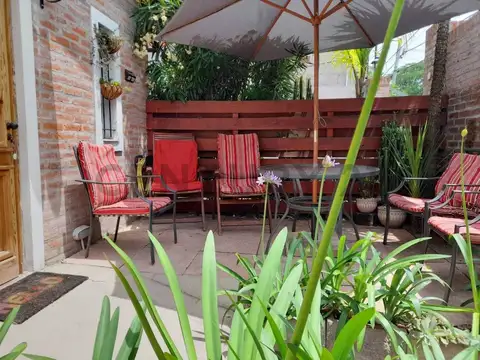 Casa en Alquiler con 2 cocheras