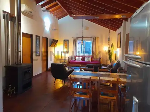 Casa 4 ambientes con 2 baños