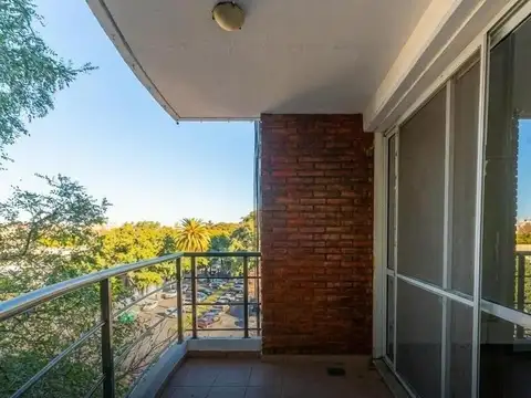 Departamento en Pichincha SEMIPISO 2 DORMITORIOS · 2 BAÑOS · BALCÓN AL FRENTE - VISTA ABIERTA