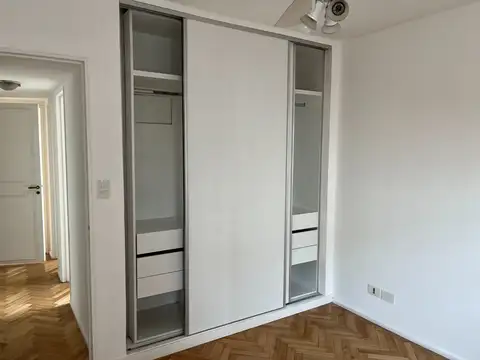 Altísimo semipiso de Categ.-2 baños-Cochera fija- Vig.Todo a nuevo