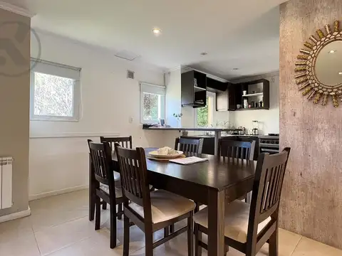 Casa 4 ambientes con 2 baños