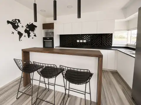 Casa 4 ambientes con 2 baños