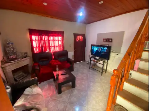 Casa 4 ambientes con 2 baños