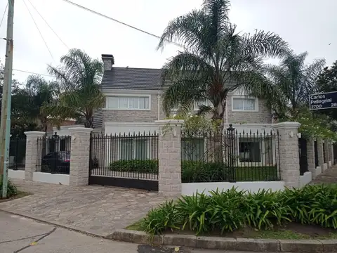 Excelente Chalet de categoría en Barrio Los Troncos