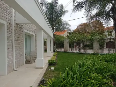 Casa 8 ambientes con 4 baños