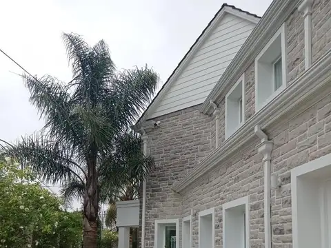 Casa en Venta con 4 cocheras