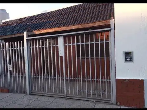 Casa en Venta - Lomas del Mirador - 3 Ambientes