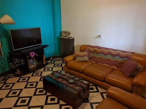 CASA 3 AMBIENTES CON COCHERA LOTE 10 X 30