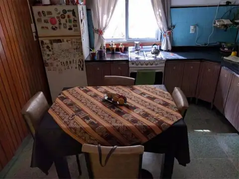 Casa 3 ambientes con 2 baños