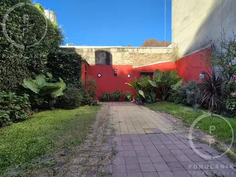 Alquiler casa con Jardín y terraza en Chacarita.