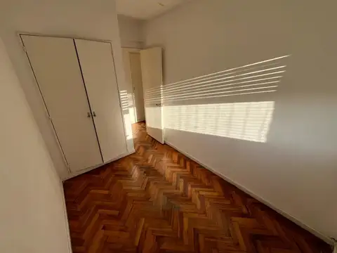 Alquiler. Departamento. 3 Ambientes. Mario Bravo y Rivadavia