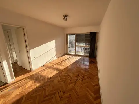 Alquiler. Departamento. 3 Ambientes. Mario Bravo y Rivadavia