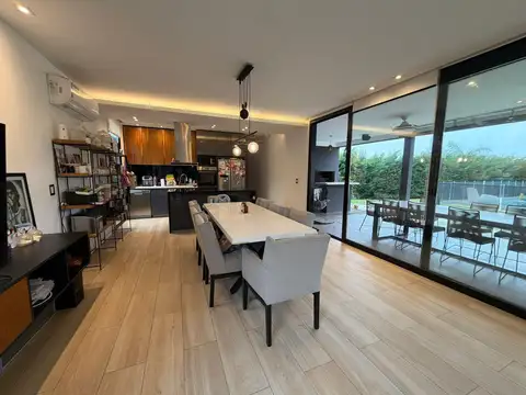 VENTA CASA 4 AMBIENTES PILETA PARQUE BARRIO SAN MATIAS PERMUTA FINANCIA