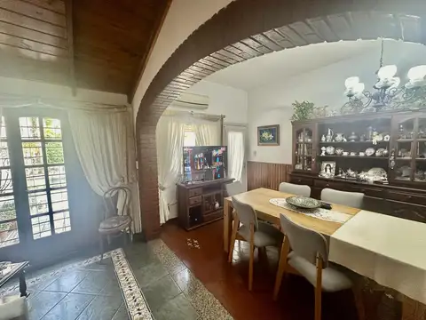 Casa 5 ambientes con 2 baños