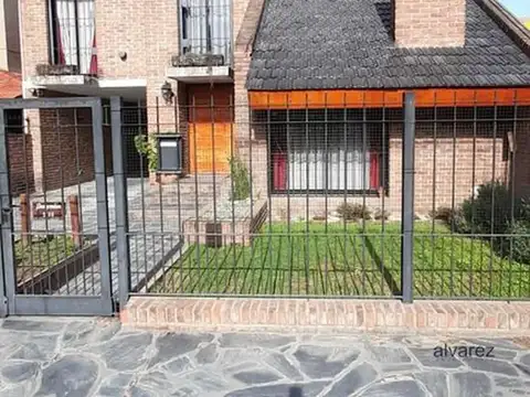 Chalet en venta de 3 dormitorios c/ cochera en Moreno