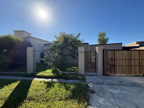 Casa 3 ambientes con 2 baños