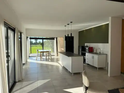 VENTA - Casa de 2 dormitorios con pileta en Funes Town