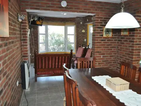 Casa 5 ambientes con 2 baños
