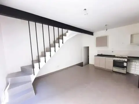 Depto Tipo Casa en Alquiler de 1 dormitorio