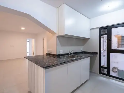 EN VENTA - DEPARTAMENTO DE TRES DORMITORIOS CON BALCÓN - CENTRO RIO