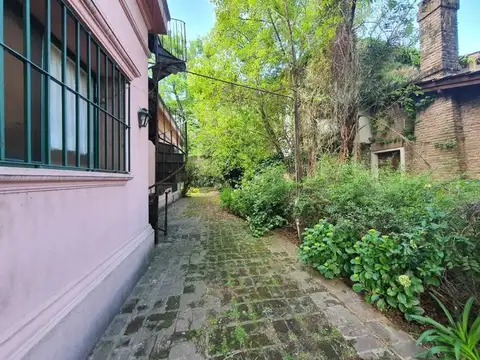 Casa 6 ambientes con 2 baños