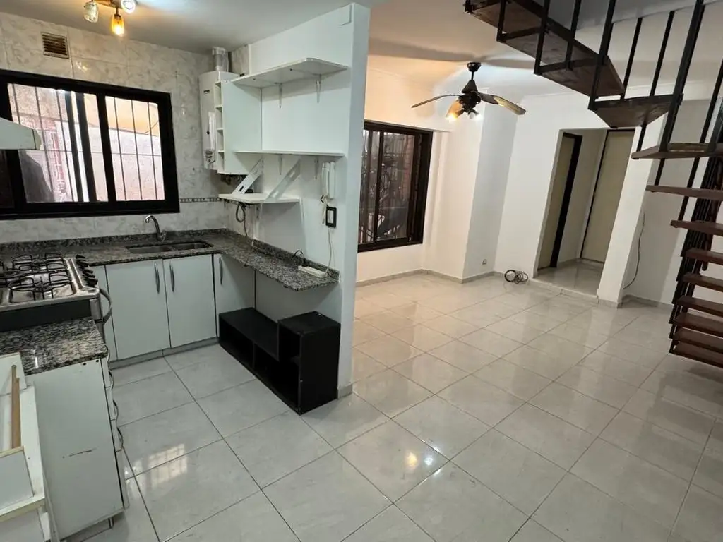 Ruiz Huidobro 3100, Piso 0