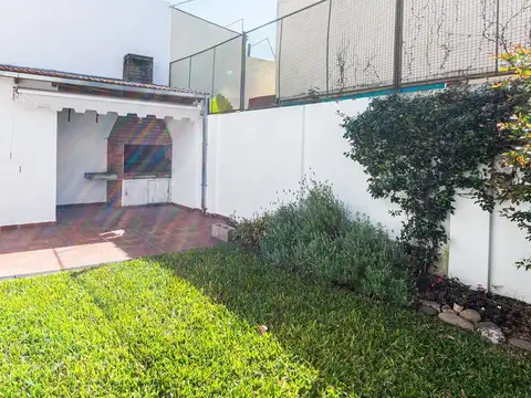 VENTA PH  4 ambientes. JARDÍN y PARRILLA