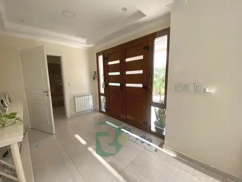 Casa 8 ambientes con 7 baños
